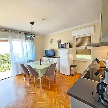 Διαμέρισμα Fuer 4 Pers- Mit Balkon- Tolle Lage By Interhome *