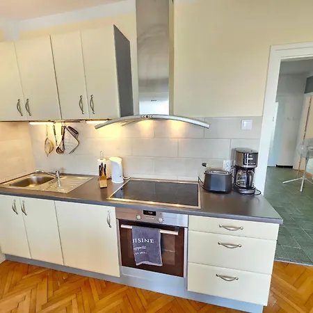 Fuer 4 Pers- Mit Balkon- Tolle Lage By Interhome Novi Vinodolski