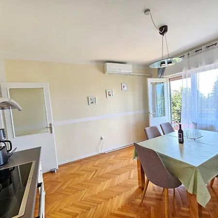 Fuer 4 Pers- Mit Balkon- Tolle Lage By Interhome Διαμέρισμα