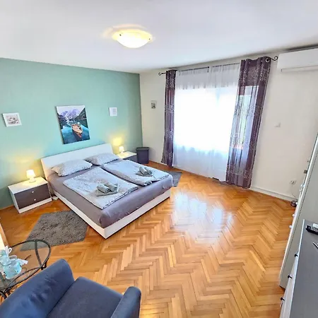 Διαμέρισμα Fuer 4 Pers- Mit Balkon- Tolle Lage By Interhome Novi Vinodolski