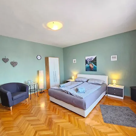 Fuer 4 Pers- Mit Balkon- Tolle Lage By Interhome *