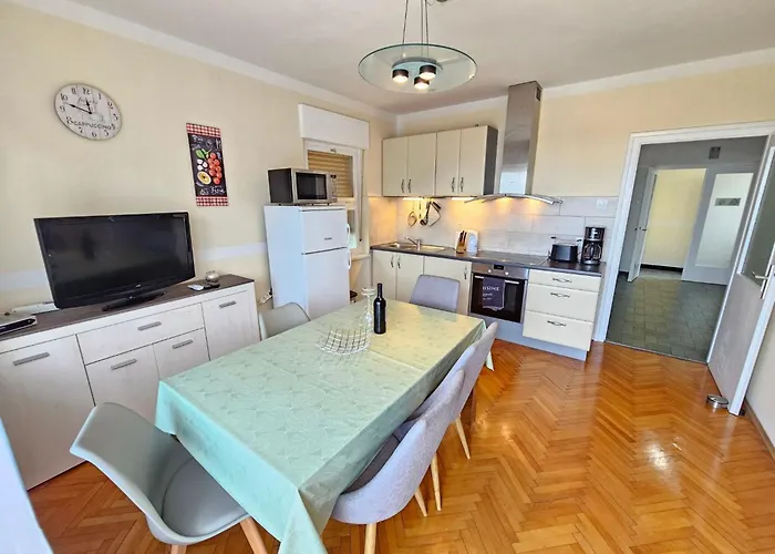 Fuer 4 Pers- Mit Balkon- Tolle Lage By Interhome Διαμέρισμα Novi Vinodolski