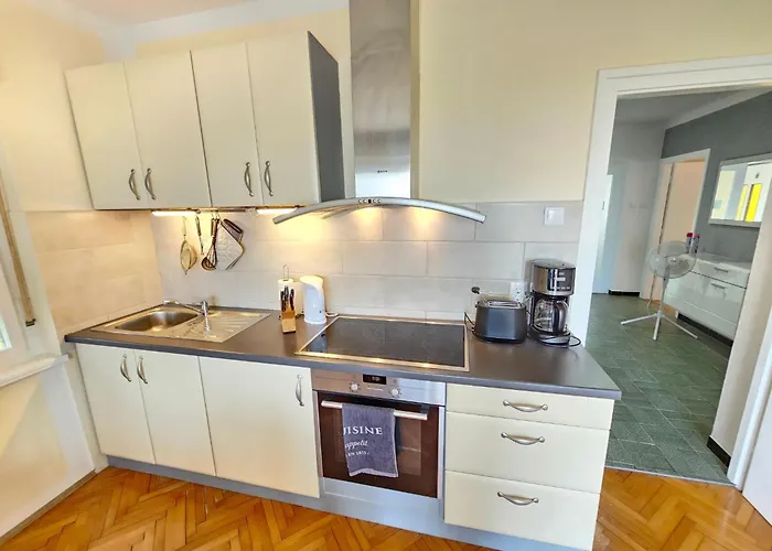 Fuer 4 Pers- Mit Balkon- Tolle Lage By Interhome Novi Vinodolski