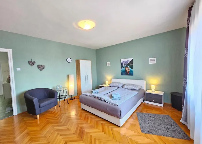 Fuer 4 Pers- Mit Balkon- Tolle Lage By Interhome *