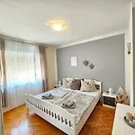 Apartmán Fuer 4 Pers- Mit Balkon- Tolle Lage By Interhome