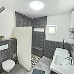 Fuer 4 Pers- Mit Balkon- Tolle Lage By Interhome *