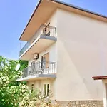 Apartmán Fuer 4 Pers- Mit Balkon- Tolle Lage By Interhome