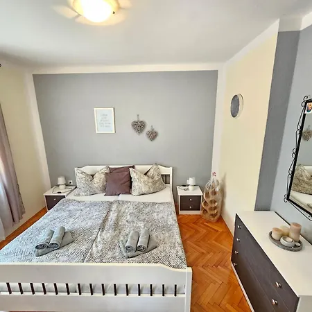 Fuer 4 Pers- Mit Balkon- Tolle Lage By Interhome *