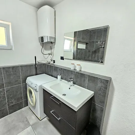 Apartament Fuer 4 Pers- Mit Balkon- Tolle Lage By Interhome *