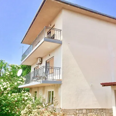 Apartament Fuer 4 Pers- Mit Balkon- Tolle Lage By Interhome