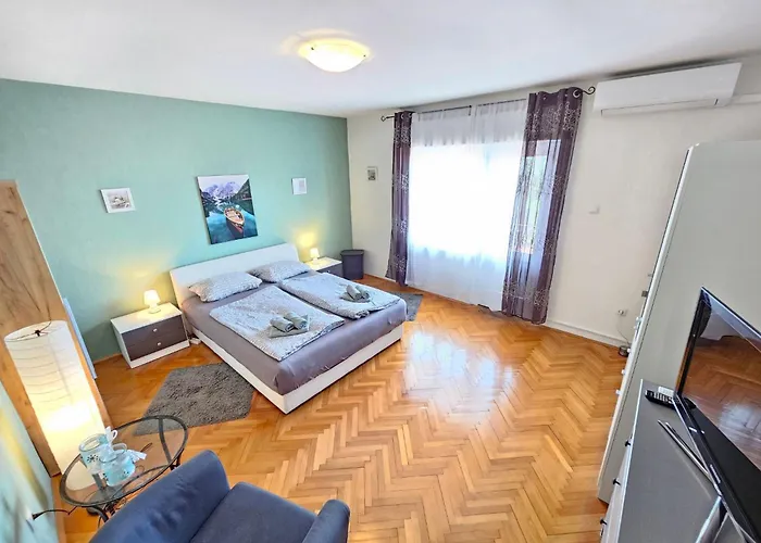 Apartamento Fuer 4 Pers- Mit Balkon- Tolle Lage By Interhome Novi Vinodolski