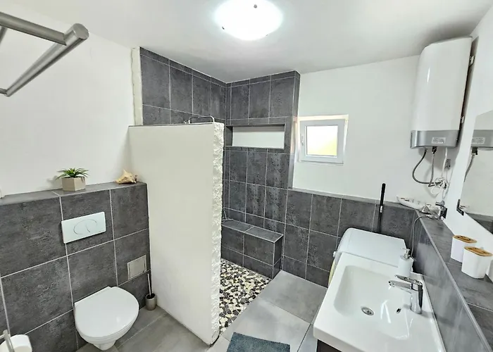 Fuer 4 Pers- Mit Balkon- Tolle Lage By Interhome *