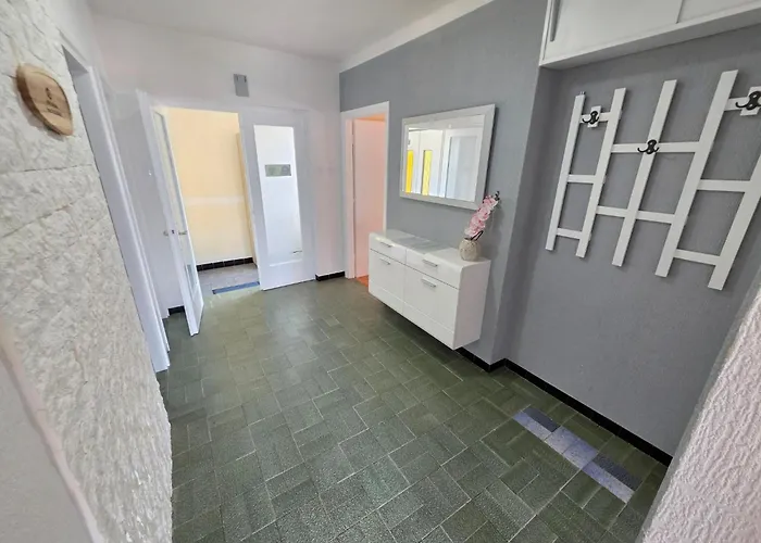 Apartamento Fuer 4 Pers- Mit Balkon- Tolle Lage By Interhome Novi Vinodolski
